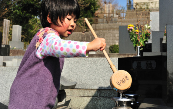 ご先祖様の住まい、ピカピカにしませんか？